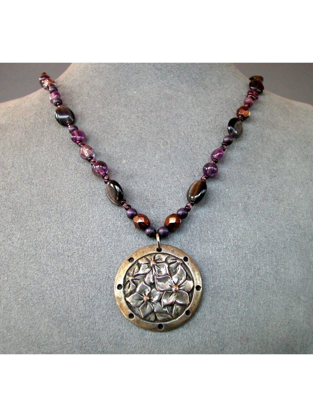 Lia Sophia Glass Necklace 21"
